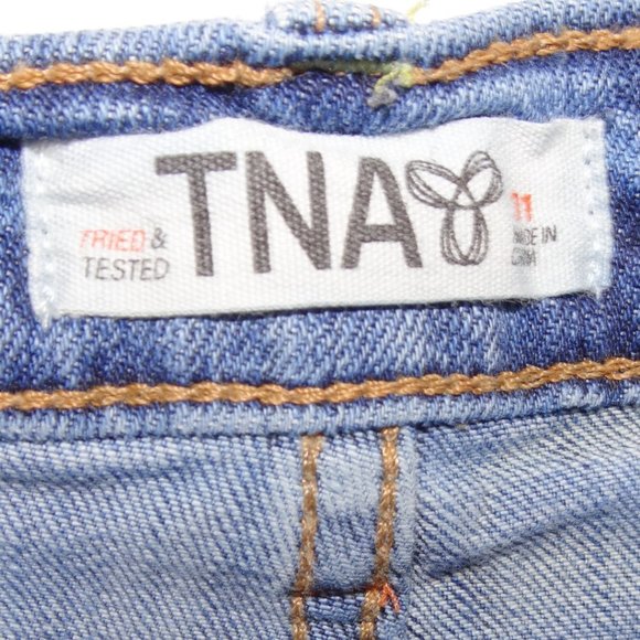 Aritzia TNA Blue Denim Mid Rise Raw Hem Shorts - Picture 3 of 4